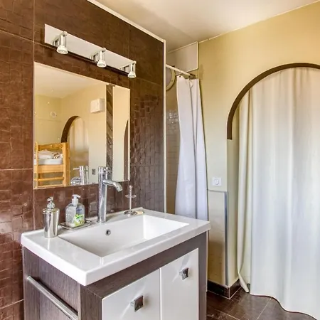 Bright Apartment With Sea View In Sanary-Sur-Mer Sanary-sur-Mer